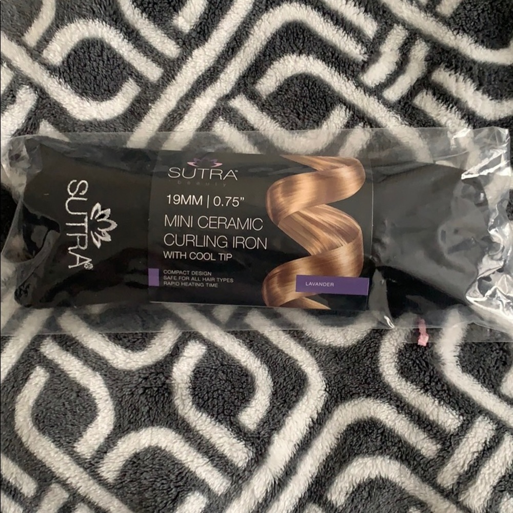 BRAND NEW MINI CURLING IRON